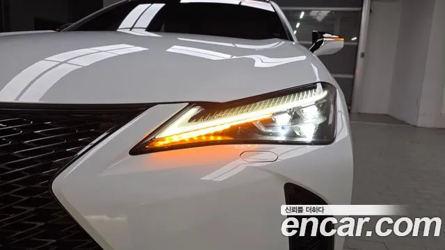 Lexus UX — Фото автомобиля 20