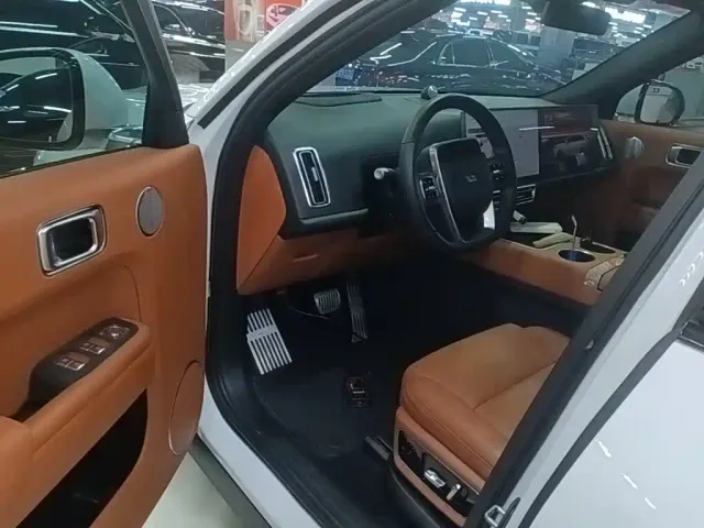 Li Auto L7 — Фото автомобиля 15