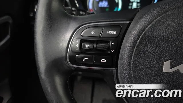 Kia Niro — Фото автомобиля 29