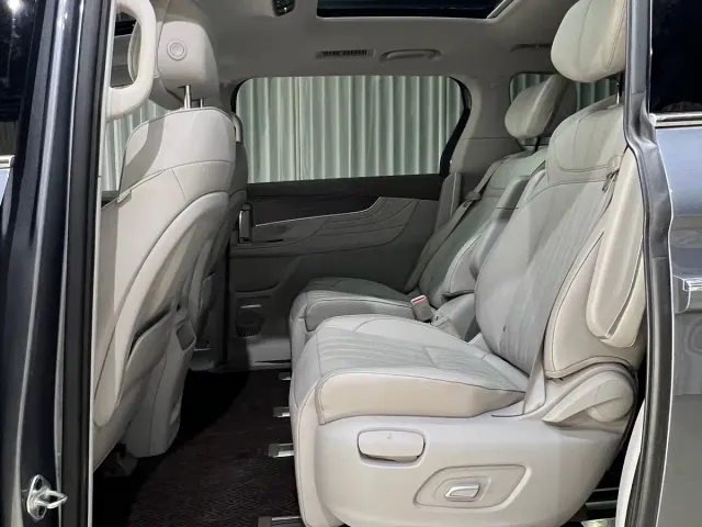 Roewe iMAX8 — Фото автомобиля 11