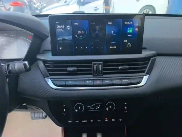 Dongfeng Yixuan — Фото автомобиля 12