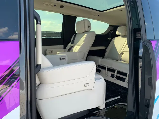 Li Auto MEGA — Фото автомобиля 11