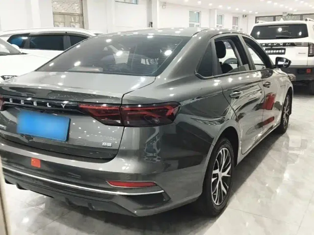 Geely Emgrand — Фото автомобиля 6