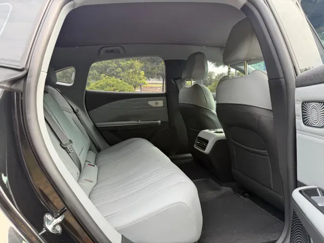 Geely Galaxy E8 — Фото автомобиля 12