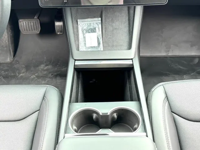 Tesla Model 3 — Фото автомобиля 18