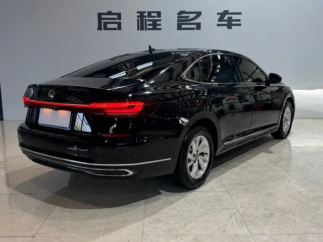 Volkswagen Passat — Фото автомобиля 4