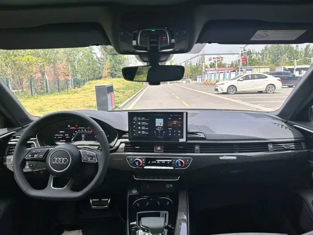 Audi A4L — Фото автомобиля 9