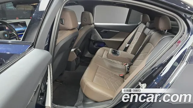 BMW 5 Series G60 — Фото автомобиля 18