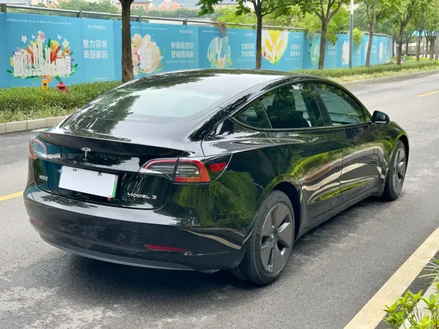 Tesla Model 3 — Фото автомобиля 8