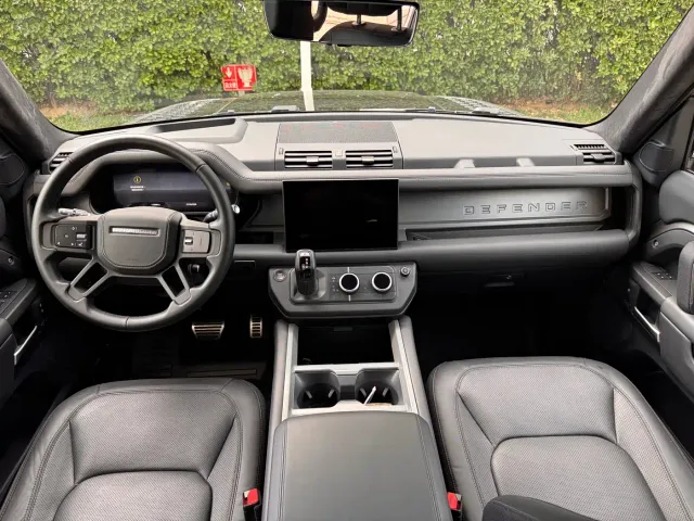 Land Rover Defender — Фото автомобиля 14