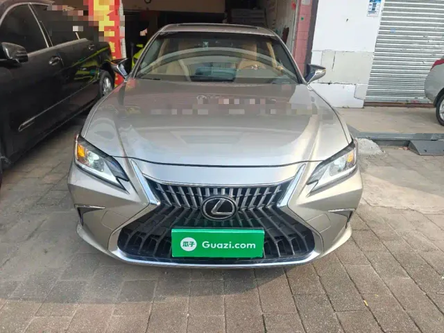 Lexus ES — Фото автомобиля 2