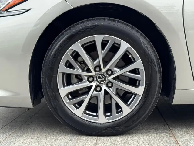 Lexus ES — Фото автомобиля 26