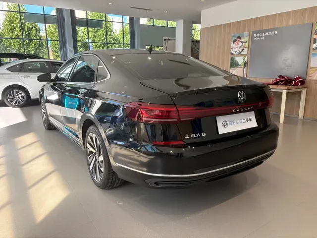 Volkswagen Passat — Фото автомобиля 18
