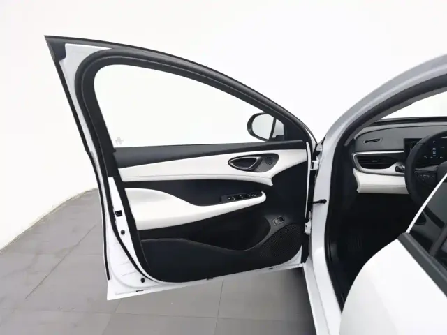 BYD Seal 05 DM-i — Фото автомобиля 8