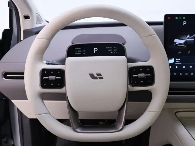 Li Auto i8 — Фото автомобиля 16