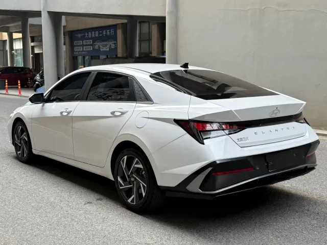 Hyundai Elantra — Фото автомобиля 6