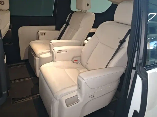 Li Auto MEGA — Фото автомобиля 16
