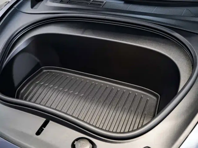 Tesla Model 3 — Фото автомобиля 12