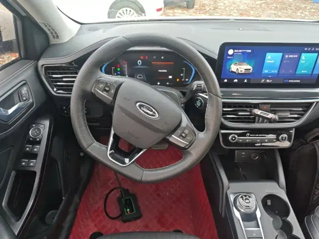 Ford Focus — Фото автомобиля 10