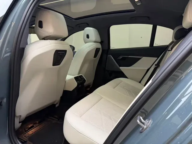 BMW 5 Series — Фото автомобиля 13