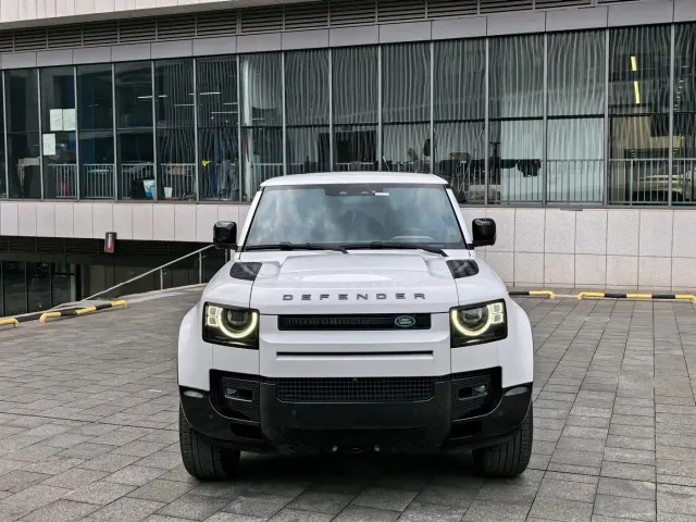 Land Rover Defender — Фото автомобиля 2