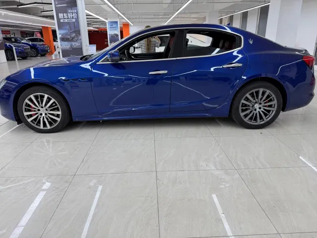 Maserati Ghibli — Фото автомобиля 2