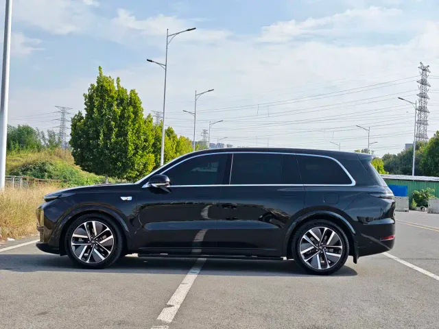 Li Auto L9 — Фото автомобиля 13