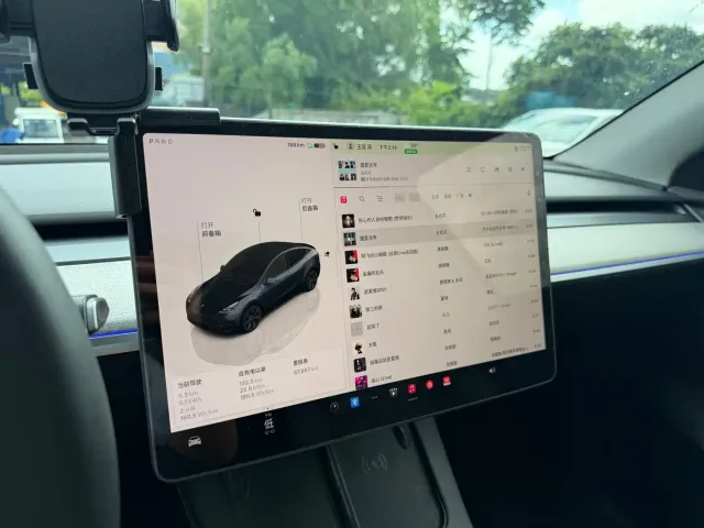 Tesla Model Y — Фото автомобиля 12