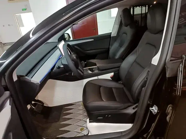Tesla Model Y — Фото автомобиля 14