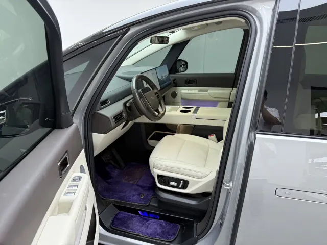 Li Auto MEGA — Фото автомобиля 16