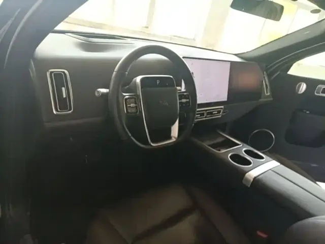 Li Auto L8 — Фото автомобиля 9