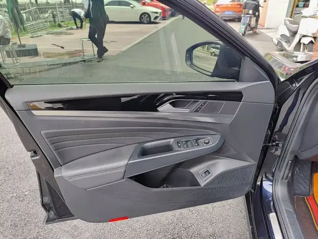 Volkswagen Passat — Фото автомобиля 6