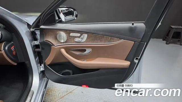 Mercedes-Benz E-Class — Фото автомобиля 19