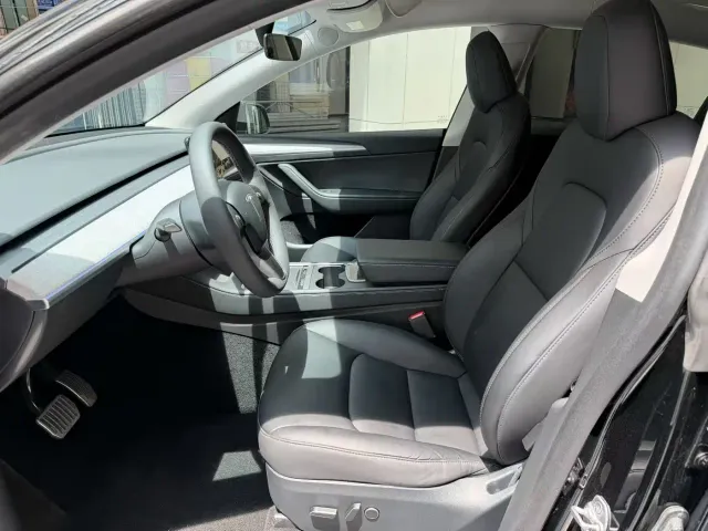 Tesla Model Y — Фото автомобиля 8