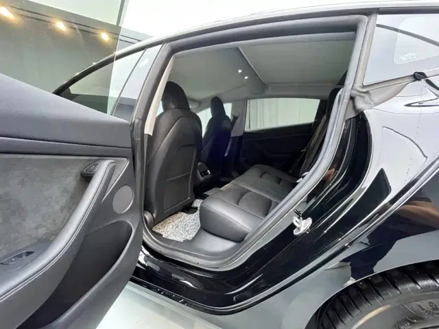 Tesla Model 3 — Фото автомобиля 11