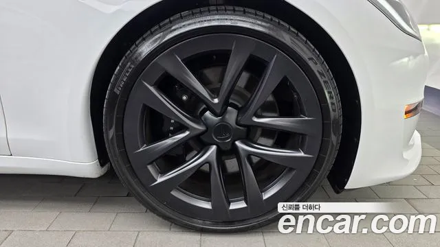 Tesla Model S — Фото автомобиля 6