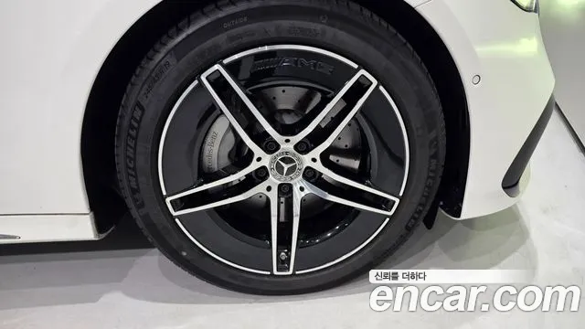 Mercedes-Benz E-Class — Фото автомобиля 5