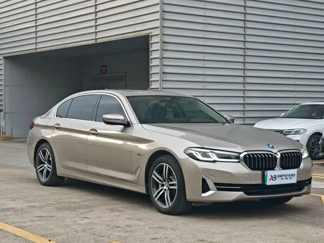 BMW 5 Series — Фото автомобиля 3