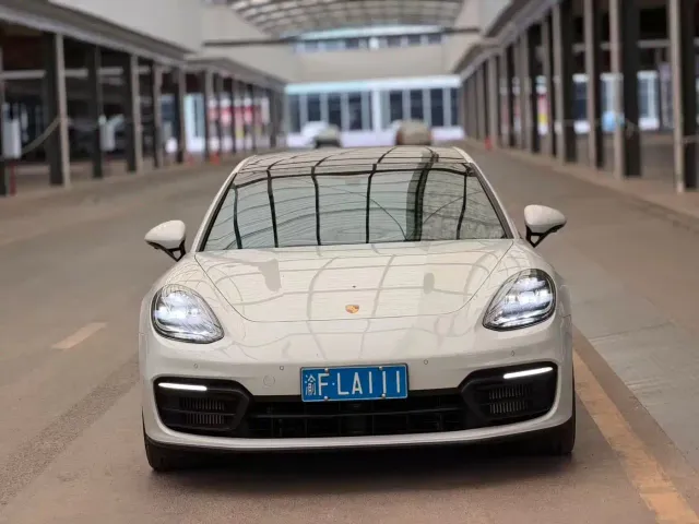Porsche Panamera — Фото автомобиля 2