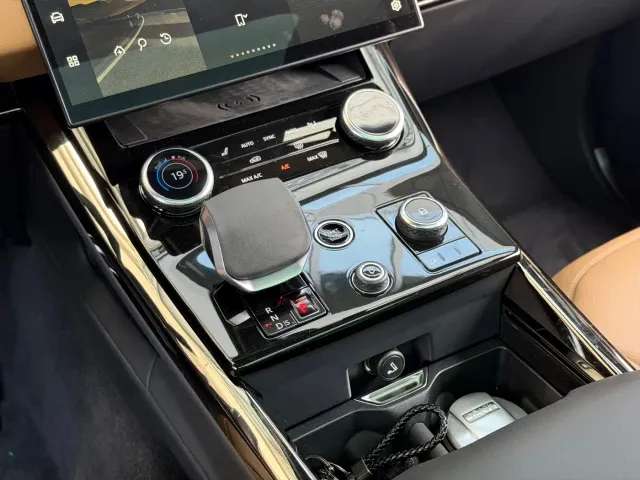 Land Rover Range Rover Sport — Фото автомобиля 12