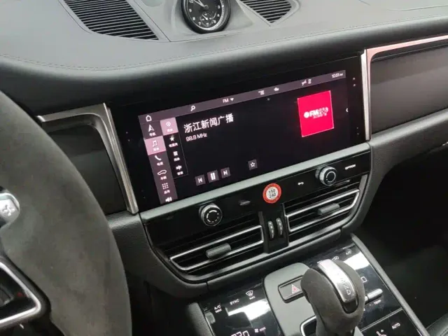 Porsche Macan — Фото автомобиля 12