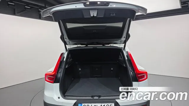 Вольво XC40 B4 Ultimate Bright — Фото автомобиля 20