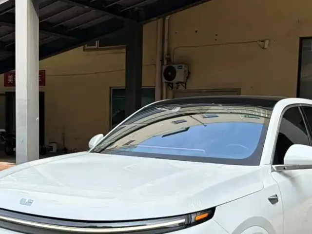 Li Auto L7 — Фото автомобиля 3