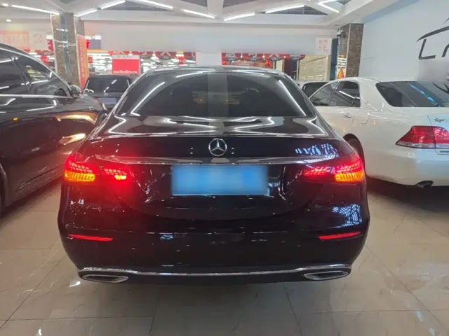 Mercedes-Benz E-Class — Фото автомобиля 5