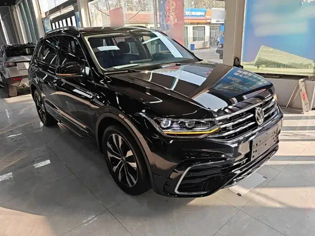 Volkswagen Tiguan L — Фото автомобиля 3
