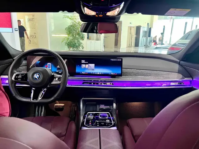 BMW i7 — Фото автомобиля 8