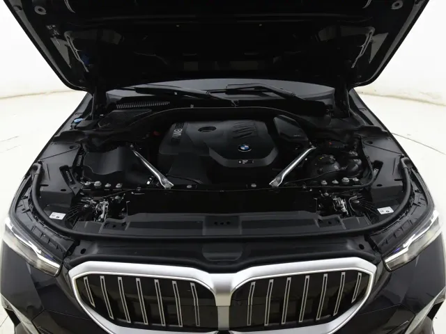 BMW 5 Series — Фото автомобиля 15