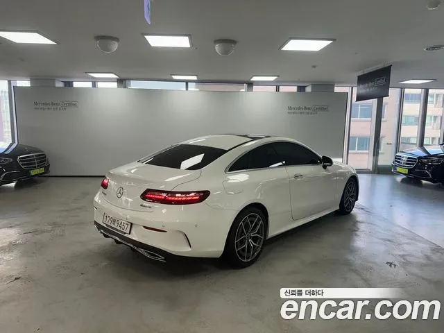 Mercedes-Benz E-Class — Фото автомобиля 2