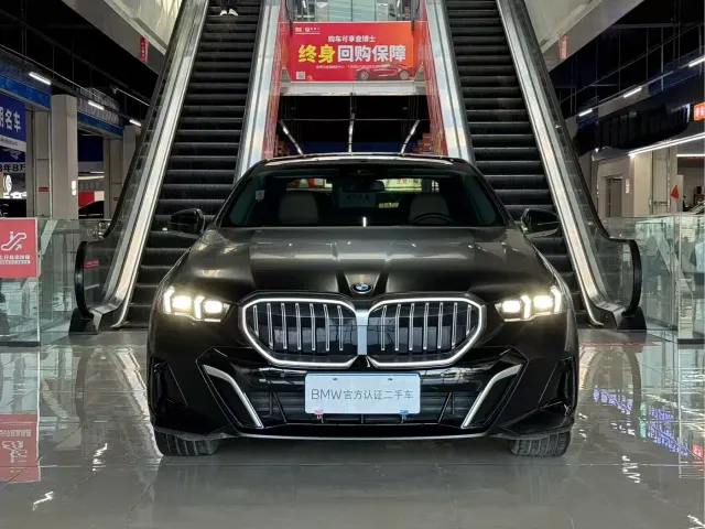 BMW 5 Series — Фото автомобиля 2