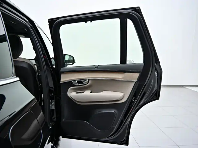 Volvo XC90 — Фото автомобиля 22